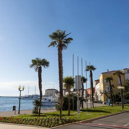 Center Azura Vista *