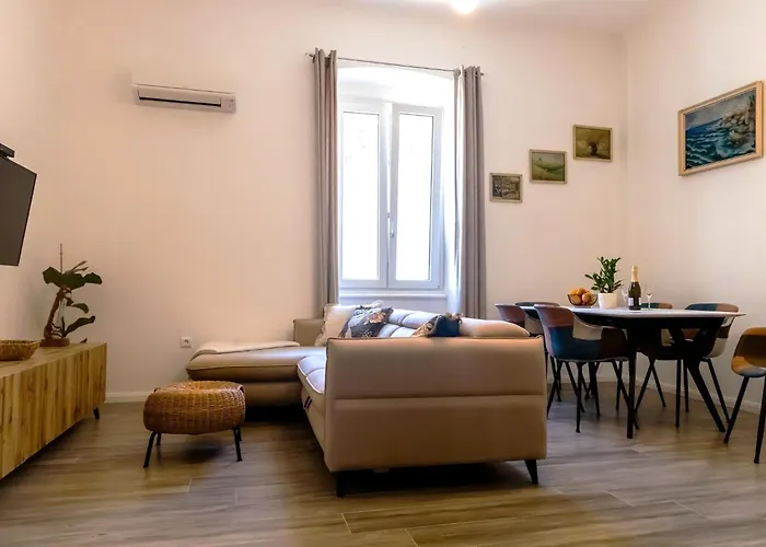 Center Azura Vista * Πόρετς