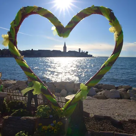 Center Azura Vista *