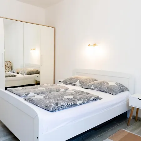 Apartment Center Azura Vista Porec