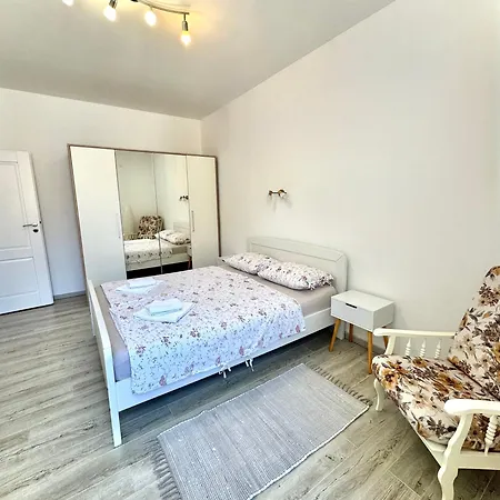 Center Azura Vista Daire