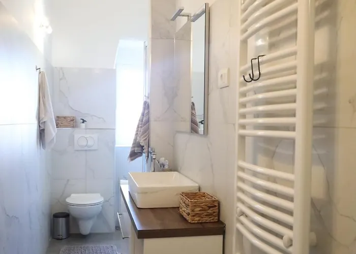 Center Azura Vista Апартаменти