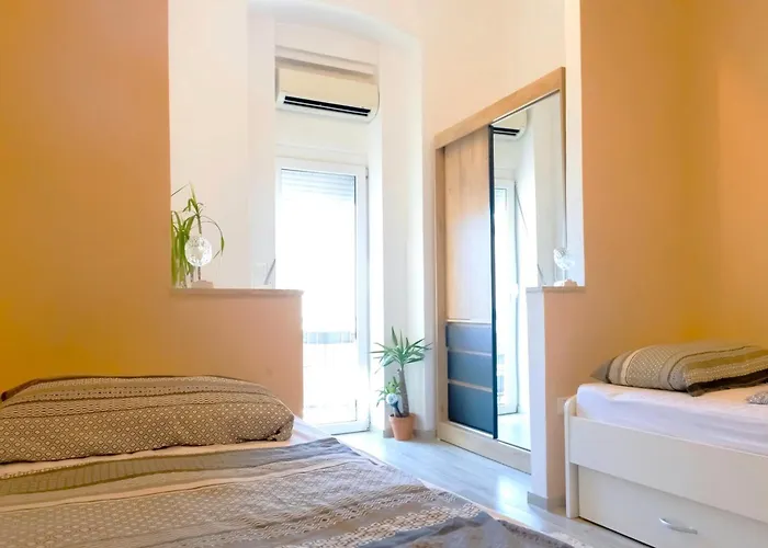 Center Azura Vista Апартаменти *