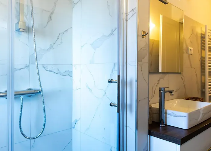 Center Azura Vista Апартаменти *