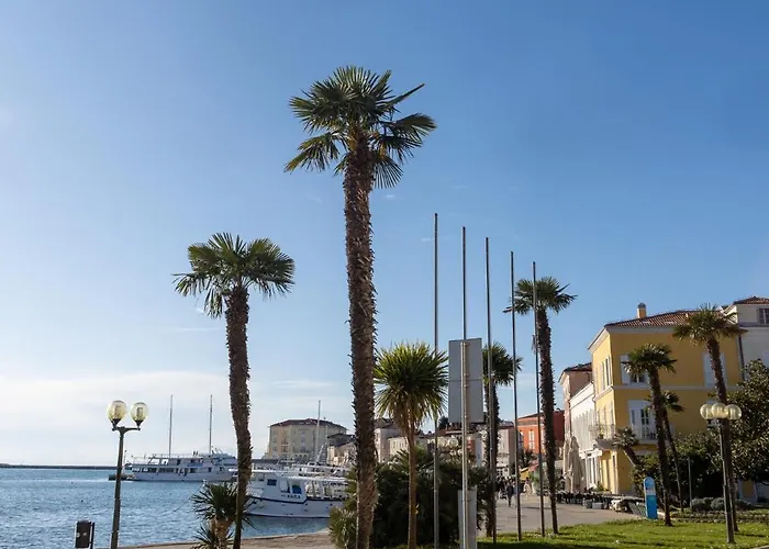 Center Azura Vista *